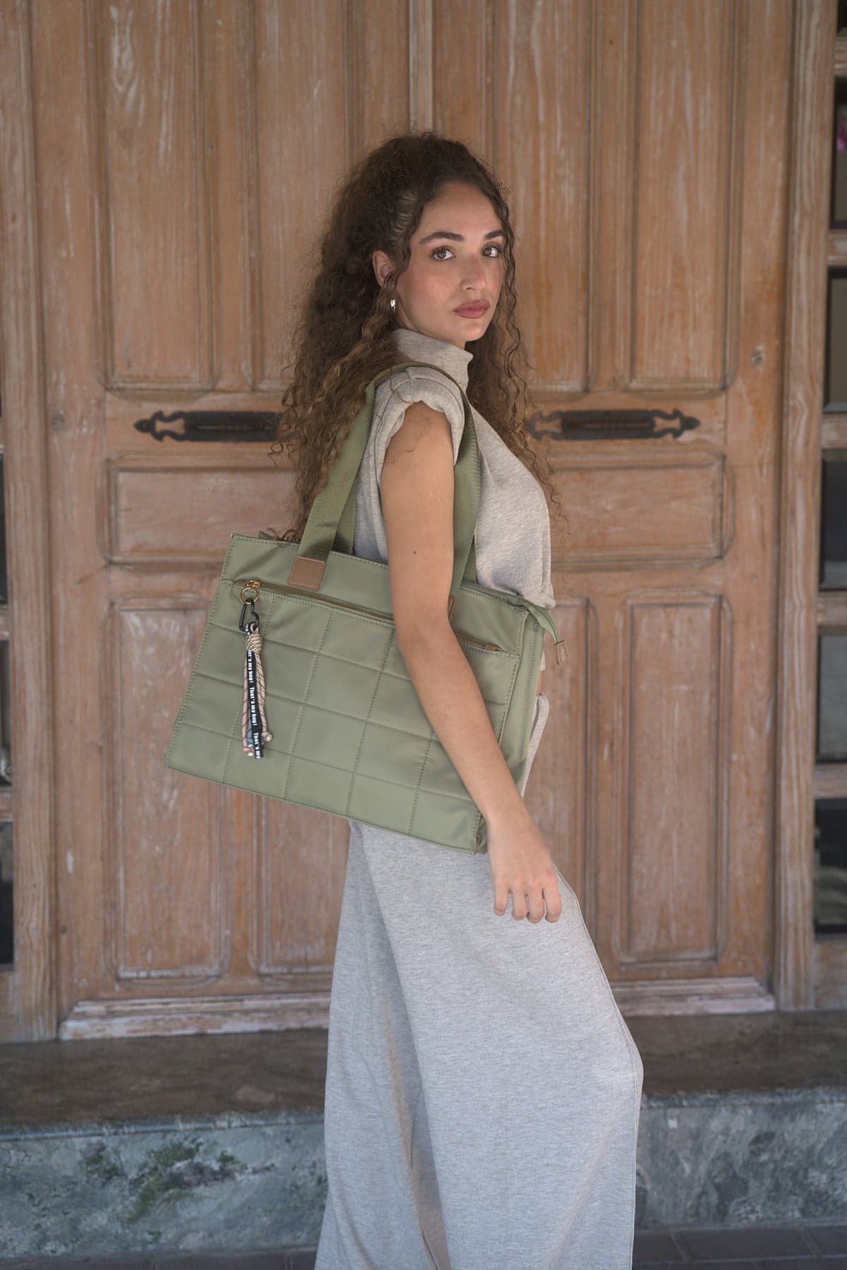 Bolso acolchado verde, vista de frente 2