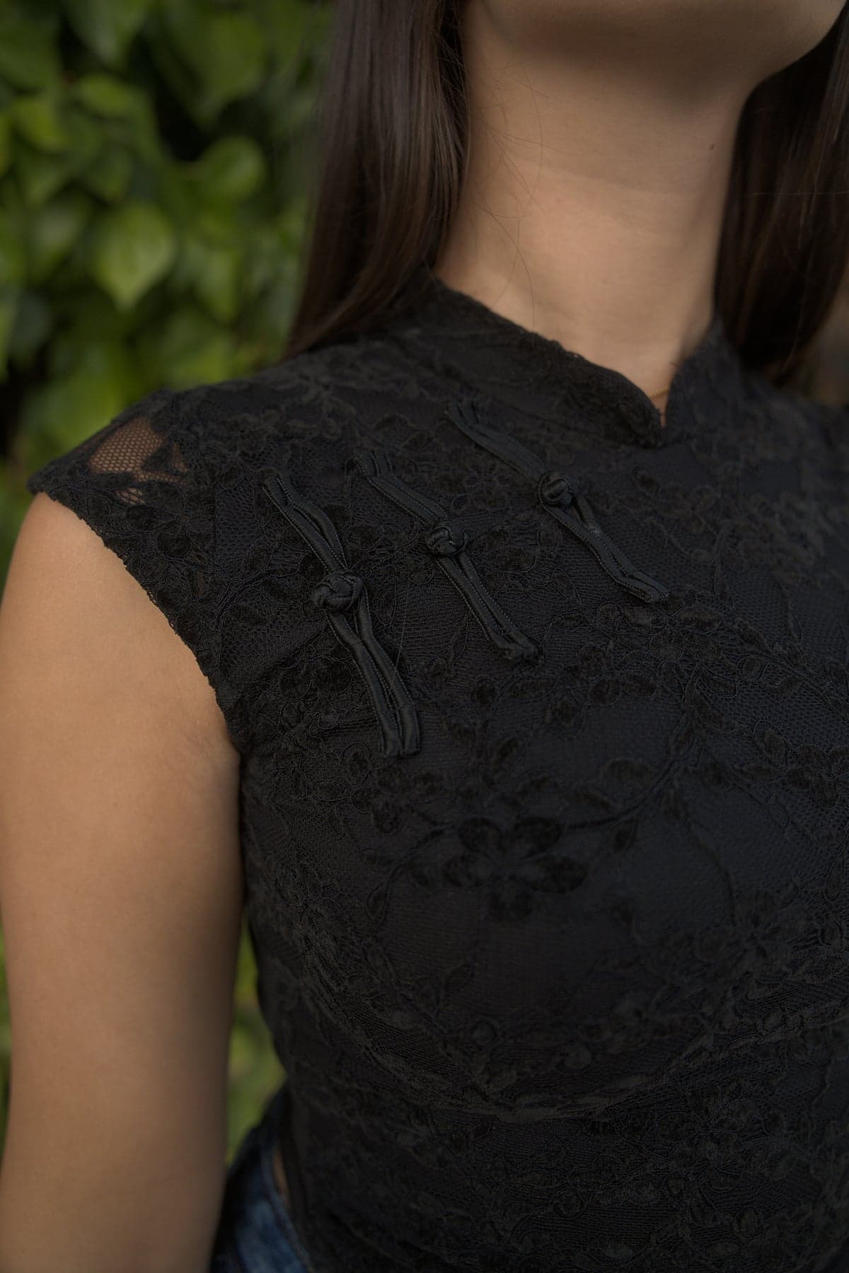 Top de encaje negro, detalle 3