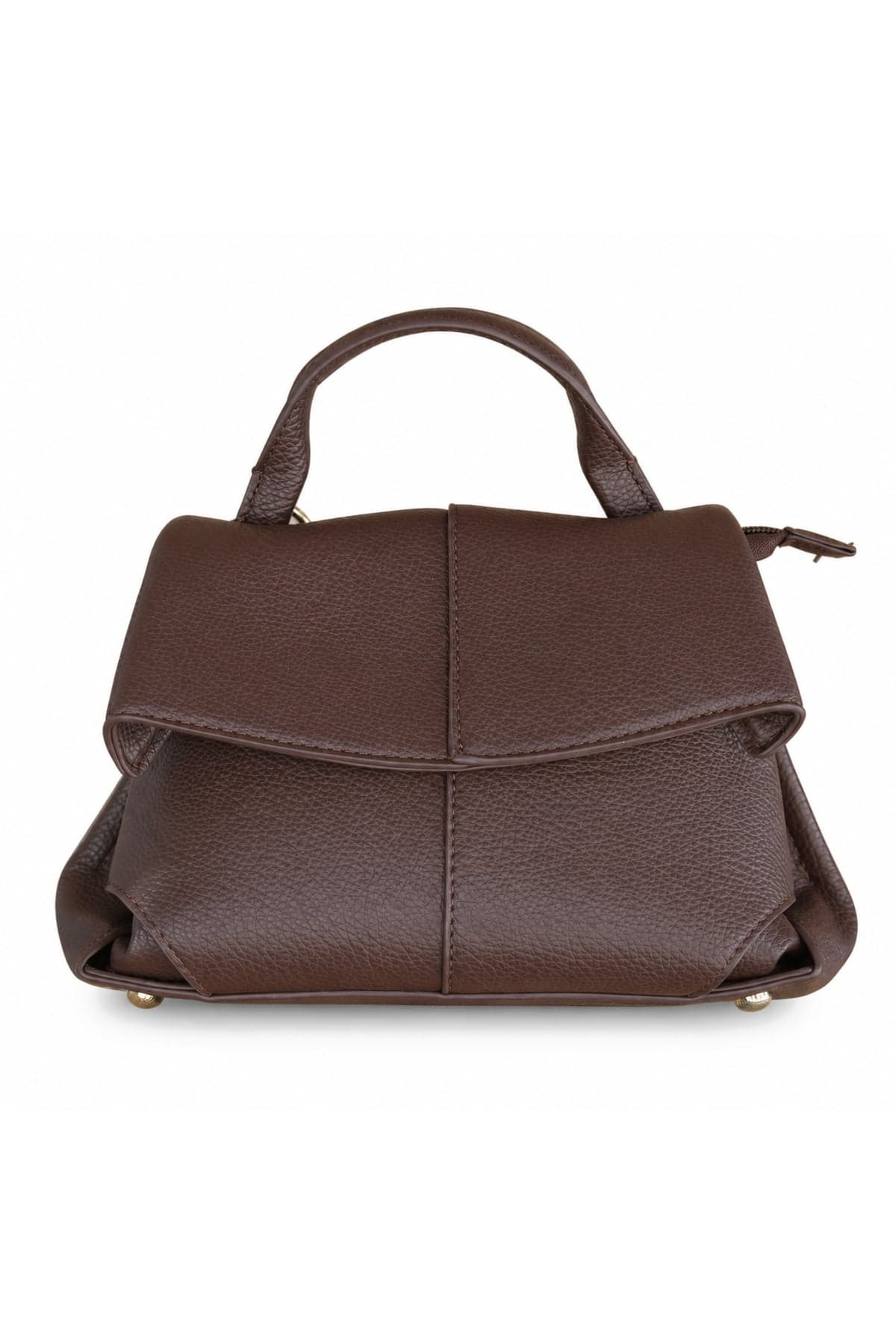 Bolso pequeño con solapa marrón, foto de producto de frente 1