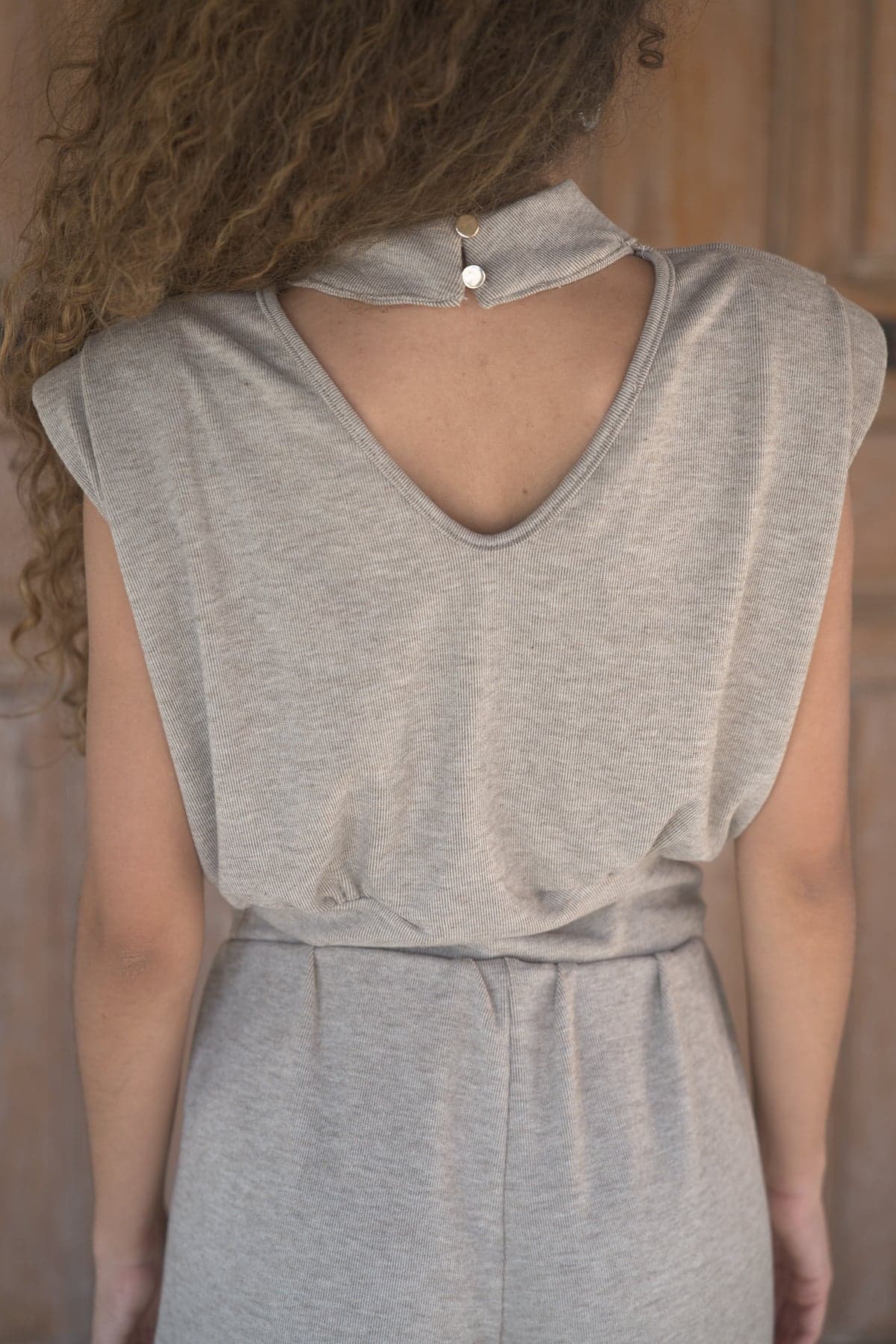 Conjunto gris beige, detalle 2