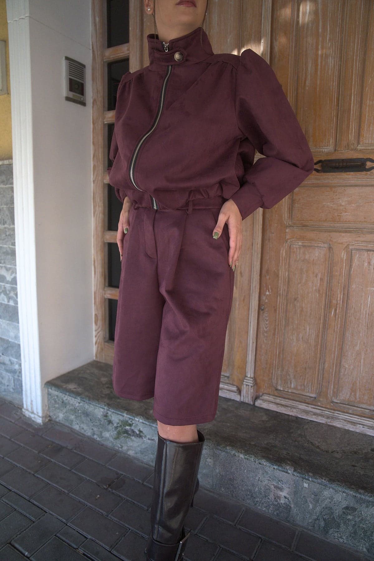 Chaqueta de ante Granate y Bermuda de ante Granate, frente, de cerca
