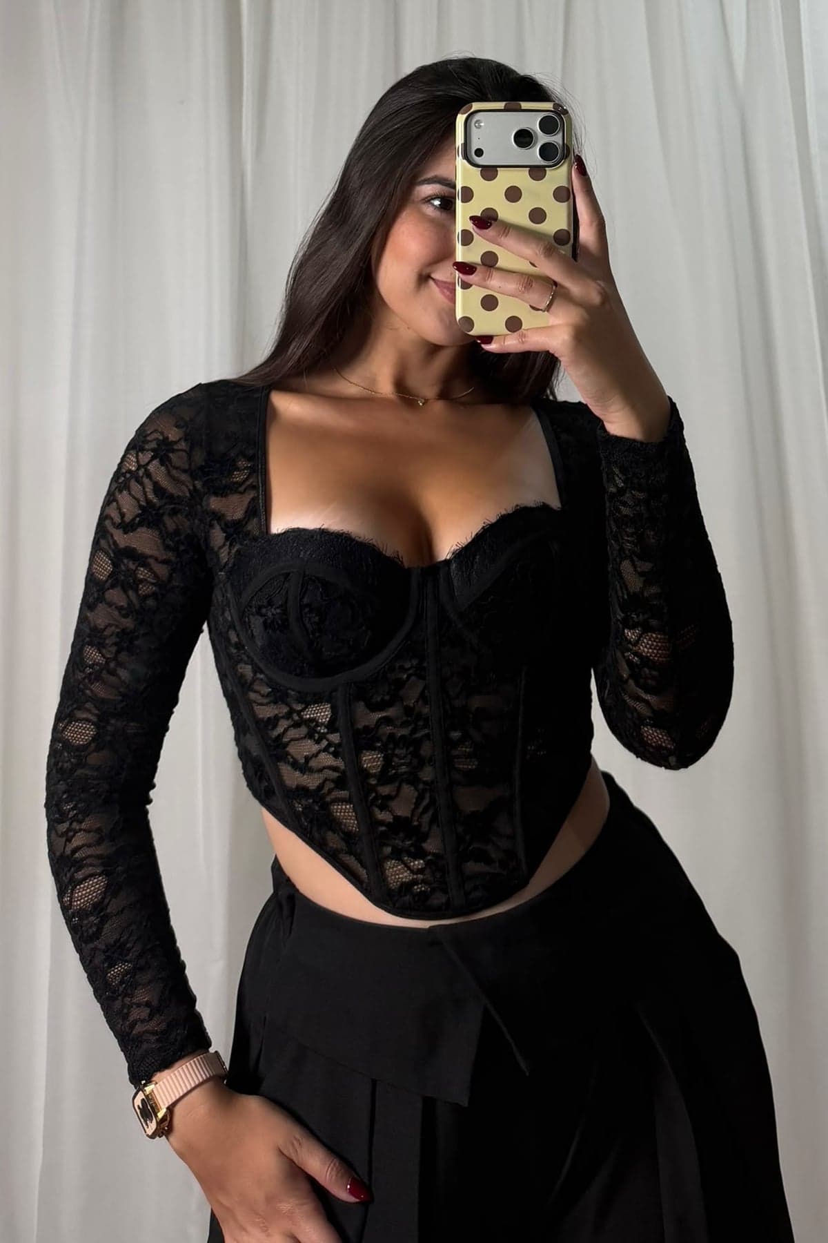Corset de encaje manga larga negro, look de espejo de Victoria, de cerca