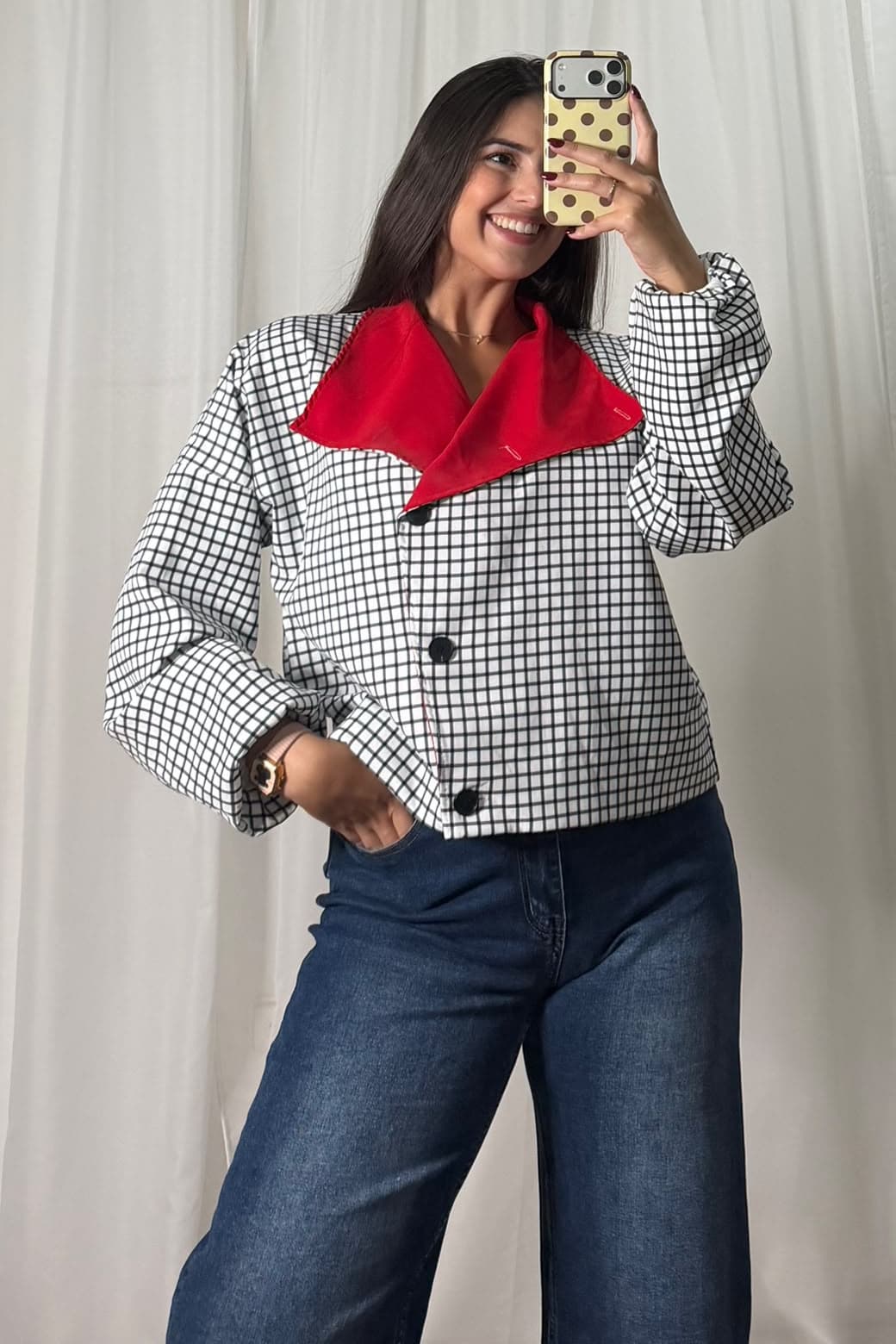 Chaqueta de cuadros con solapa, look de espejo de Victoria, de cerca
